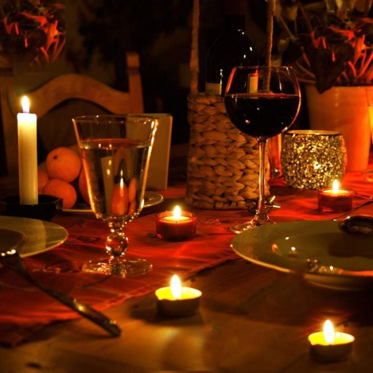  Candle-Light-Dinner Escort